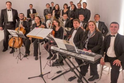 Coral e orquestra para casamento com música ao vivo para cerimônia.