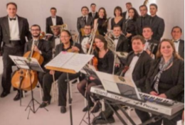 Coral e orquestra para casamento com música ao vivo para cerimônia.